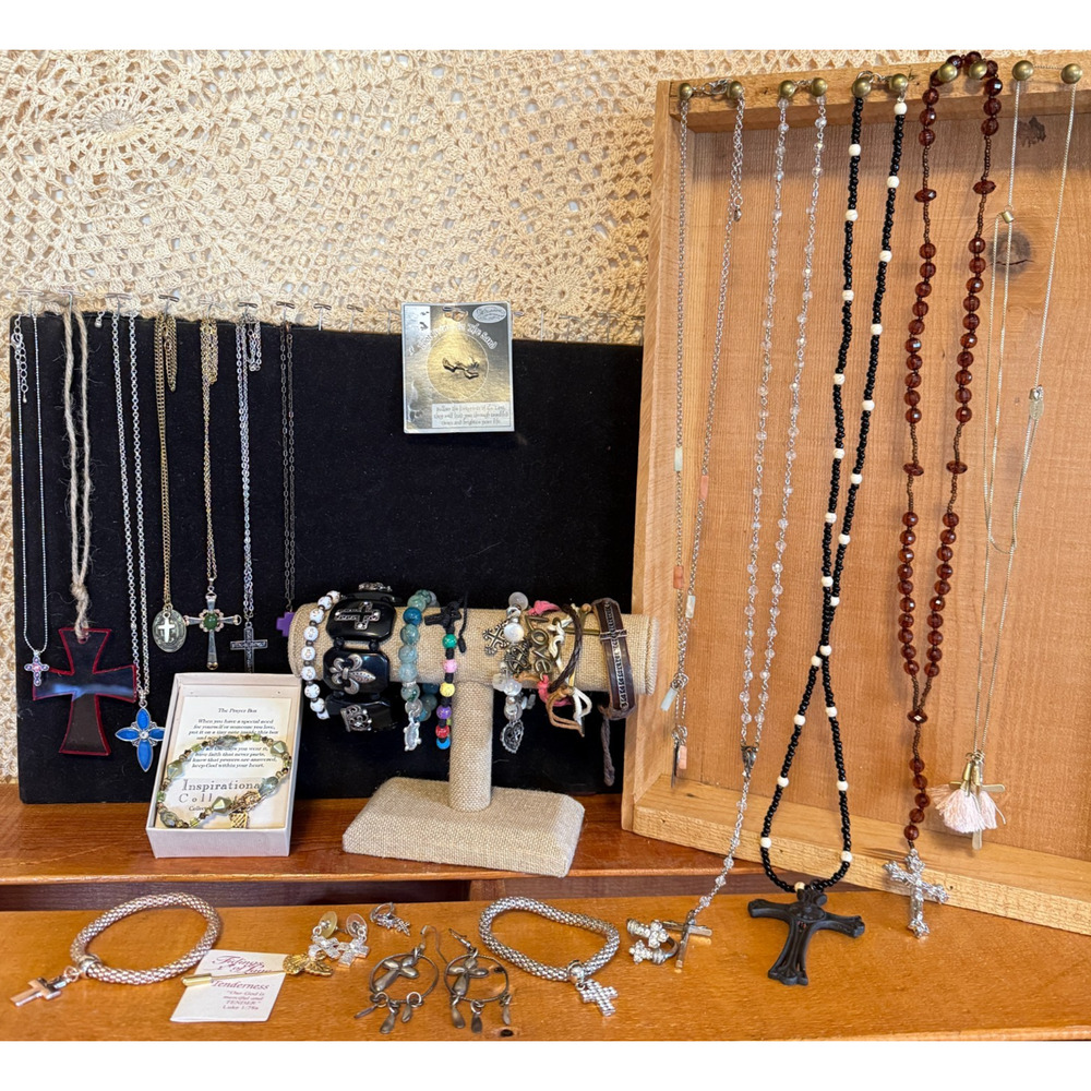 28 Pc Wearable Religious Jewelry Lot Crosses Rosaries, Cross Crucifix Jewelry